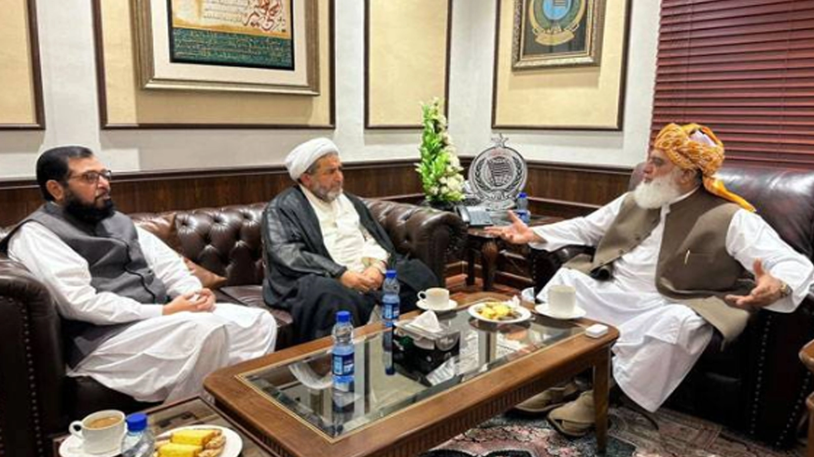 مولانا فضل الرحمان سے علامہ عارف واحدی کی ملاقات، سیاسی صورتحال اور اصلاحات پر گفتگو