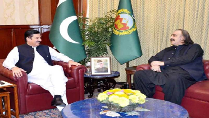 وزیراعلیٰ خیبر پختونخوا علی امین گنڈاپور کی گورنر فیصل کریم کنڈی سے ملاقات، امن و ترقی پر گفتگو