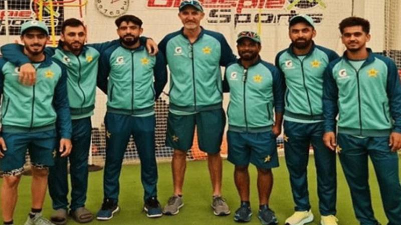 قومی کرکٹ ٹیم نے جیسن گلیسپی کی اکیڈمی کا دورہ کیا، ٹریننگ سیشن میں حصہ لیا