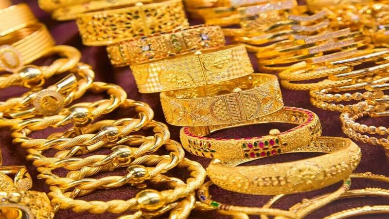 ملک بھر میں سونے کی قیمت برقرار، 10 گرام 2 لاکھ 39 ہزار 26 روپے۔
