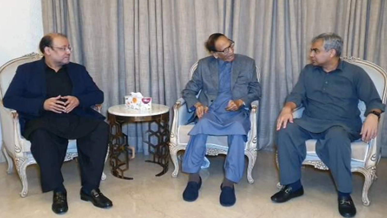 محسن نقوی کی چودھری شجاعت حسین سے ملاقات، نئی سٹرکوں کو شہداء کے نام سے منسوب کرنے کا اعلان