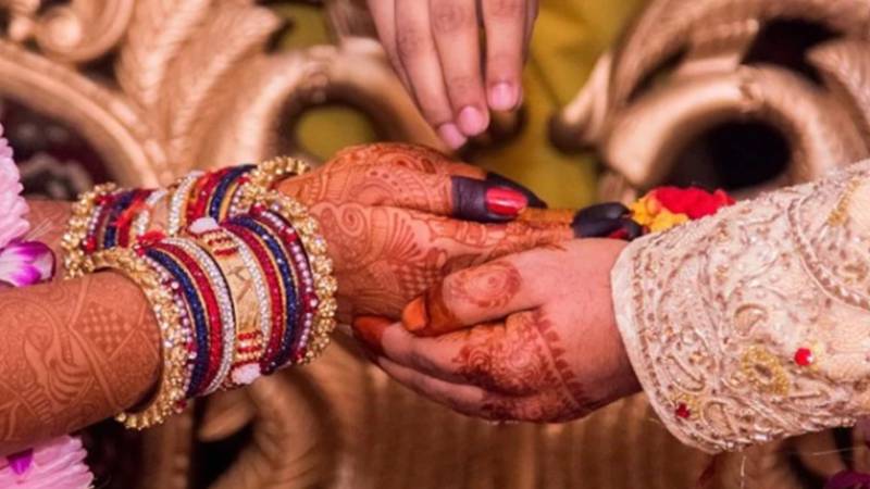 سرکاری ملازمین کی غیر ملکیوں سے شادی کی درخواست جرمانے کیساتھ خارج
