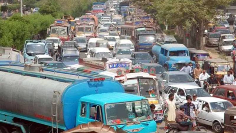 لاہور میں جمعہ اور اتوار کو ہیوی ٹرانسپورٹ کے داخلے پر پابندی، سموگ تدارک کے لیے اقدام