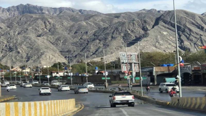 کوئٹہ: بین الصوبائی کوچز کو دن کے وقت سفر کرنے کی ہدایت، یونٹی چوک پر دھرنا جاری۔