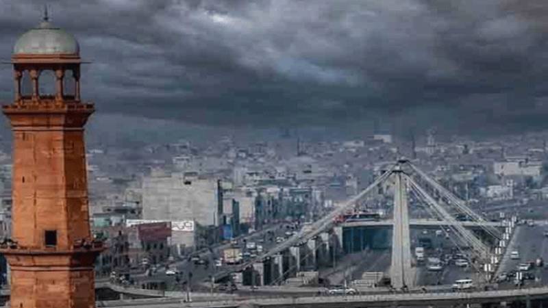 ملک بھر میں سردی، پنجاب میں سموگ؛ بالائی علاقوں میں بارش اور برفباری کا امکان