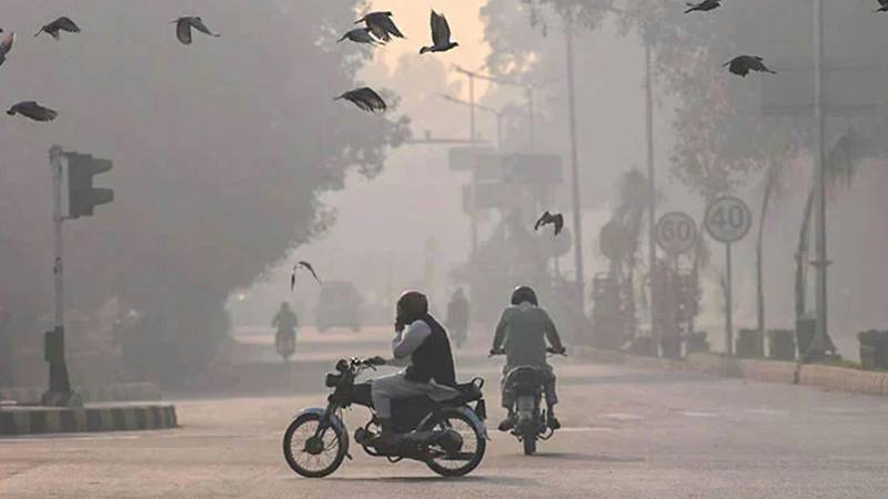 پنجاب میں اسموگ سے پھیپھڑوں اور دمے کے مریضوں میں اضافہ، 61 ہزار سے زائد افراد متاثر