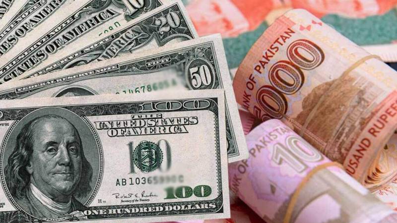 انٹر بینک مارکیٹ میں ڈالر کی قدر میں 10 پیسے کمی، 277.66 روپے پر ٹریڈ