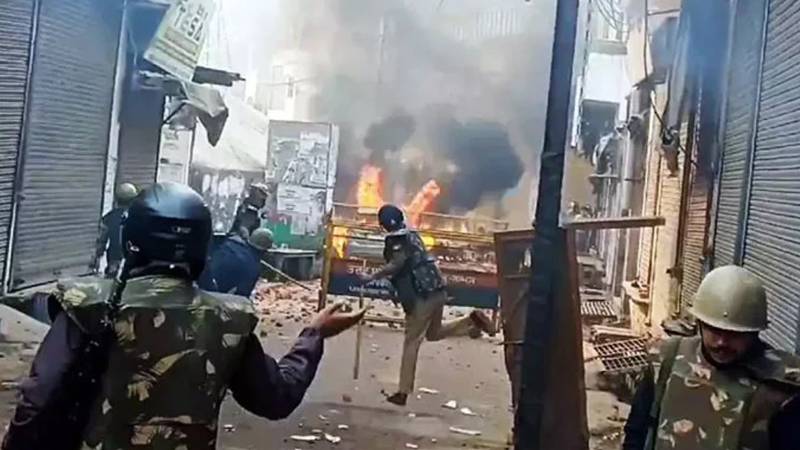 بھارت: ہندو انتہا پسندوں کا مسجد کی جگہ مندر بنانے کا دعویٰ، ہنگاموں میں 5 افراد ہلاک