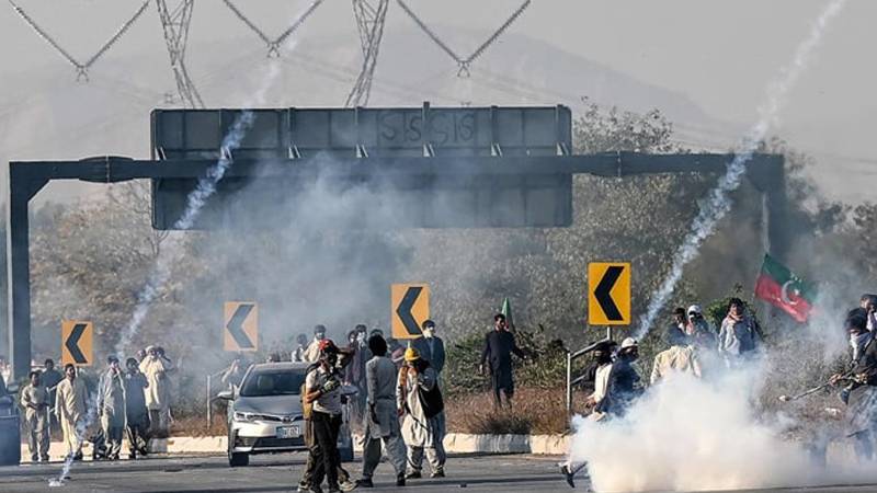 پولیس کانسٹیبل کے جاں بحق ہونے کے مقدمے میں بانیٔ پی ٹی آئی اور دیگر نامزد