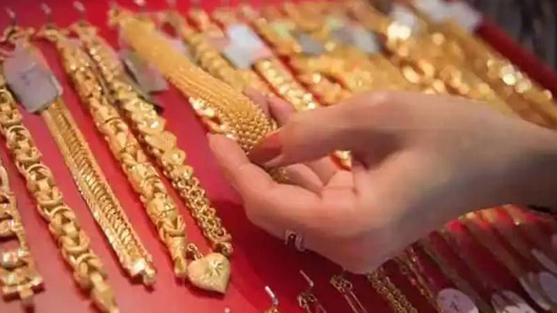 پاکستان میں سونے کی قیمت میں مسلسل دوسرے روز 4,100 روپے کی کمی
