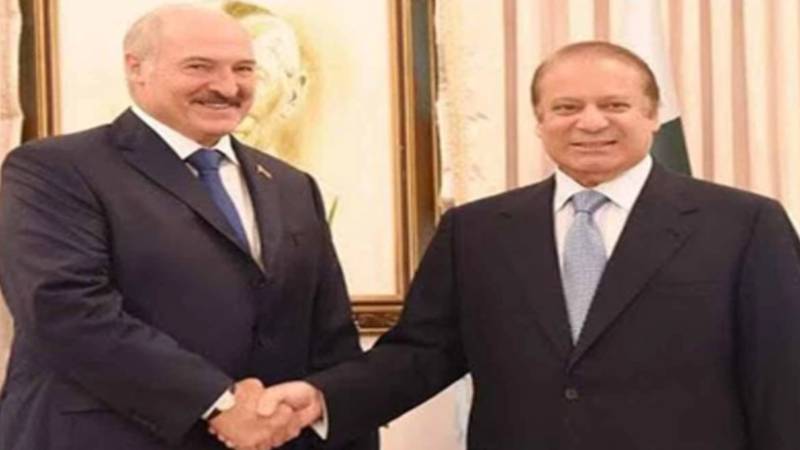 نواز شریف اور بیلا روس کے صدر لوکا شنکو کی ملاقات، گرمجوشی سے گلے لگایا۔