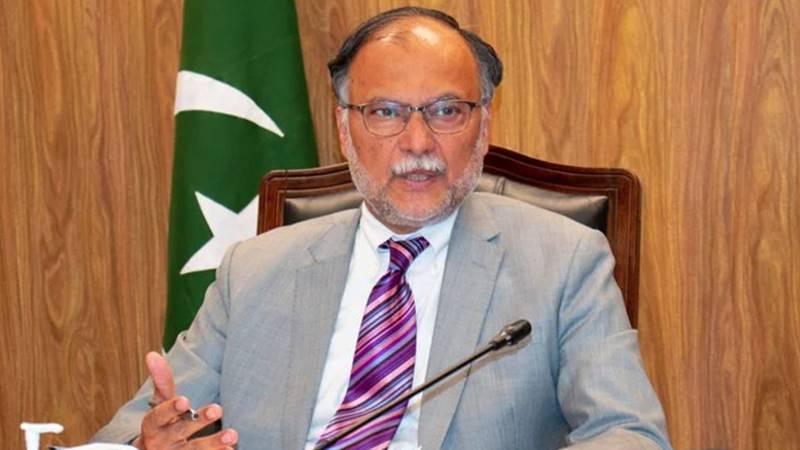 بانیٔ پی ٹی آئی سیاسی قیدی نہیں، احسن اقبال