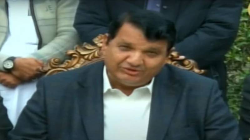 پی ٹی آئی قیادت نے کہا ڈی چوک سے اٹھنا نہیں اور کارکنوں کو چھوڑ کر بھاگ گئی، امیر مقام