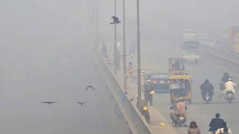 پاکستان میں سموگ سے طبی مسائل شدت اختیار کر گئے: نئی سروے رپورٹ