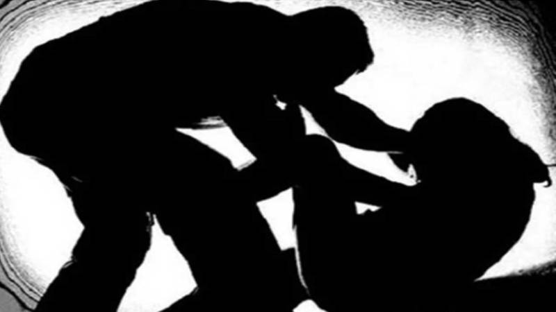 جائیداد کے لالچ میں 5 بیٹوں نے ماں پر تشدد کرکے گھر سے نکال دیا