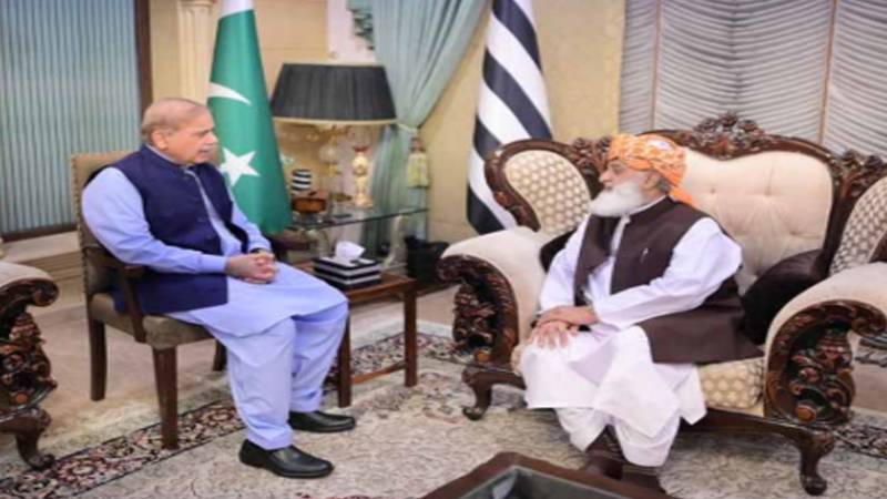 مولانا فضل الرحمٰن نے وزیراعظم سے ٹیلی فونک رابطہ کر کے مدارس رجسٹریشن بل پر تحفظات کا اظہار کیا