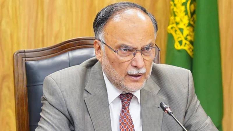 ایک اناڑی شخص نے ملکی ترقی کا راستہ روکا: احسن اقبال