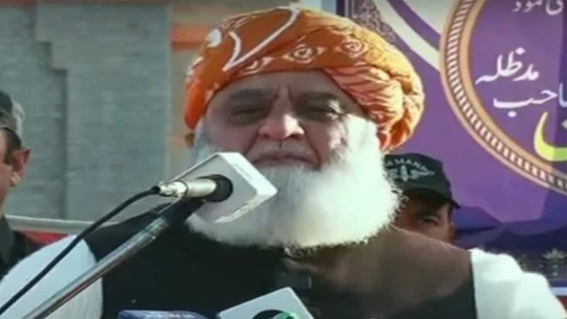 مدارس کو انتہا پسندی کی طرف دھکیلنے کی کوشش کی جا رہی ہے، مگر ہم صبر سے کام لے رہے ہیں:فضل الرحمان
