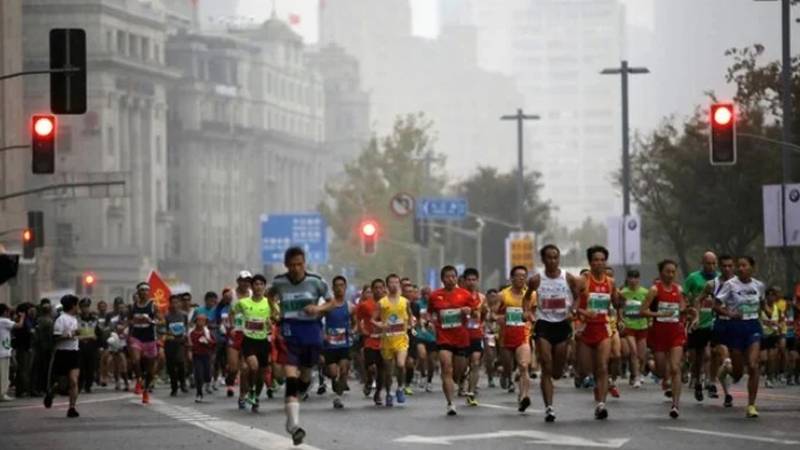 چین میں میراتھون جیتنے والوں کو گائے، مچھلی اور دیگر انعامات دیے گئے