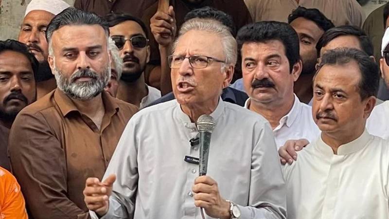 فیض حمید پر مقدمہ چلنا خوش آئند ہے: عارف علوی