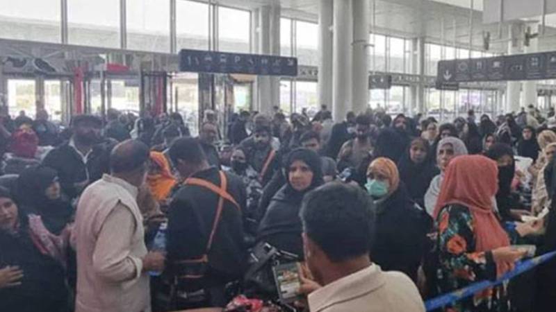 شام میں پھنسے 318 پاکستانیوں کی وطن واپسی، وزیراعظم کی کاوشیں رنگ لے آئیں