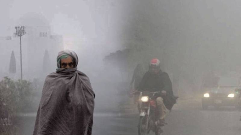 ملک بھر میں سردی کی شدت میں اضافہ، لاہور اور کراچی میں فضائی آلودگی مضر صحت