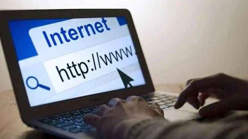 ملک بھر میں انٹرنیٹ کی غیر اعلانیہ بندش، ہر کوئی پریشان