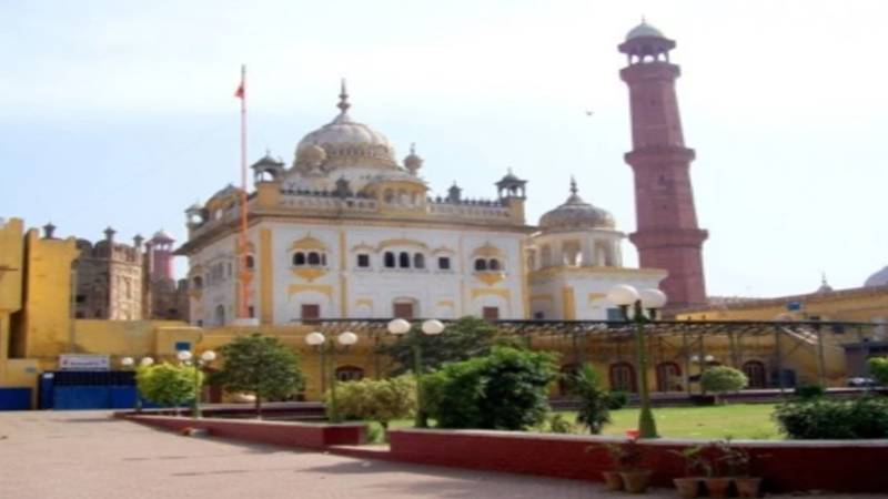 امریکی سفیر ڈونلڈ بلوم کا گورودوارہ ڈیرہ صاحب کا دورہ، اقلیتی حقوق پر بات چیت