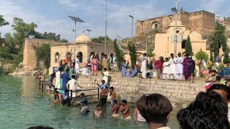 ہندو یاتری شری کٹاس راج یاترا کے لیے لاہور پہنچ گئے
