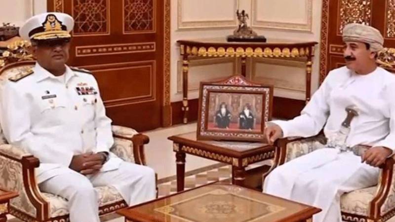 پاک بحریہ کے سربراہ ایڈمرل نوید اشرف کا عمان کا سرکاری دورہ، دفاعی تعاون پر بات چیت