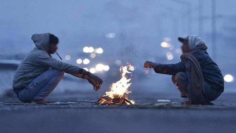 ملک بھر میں سردی کی شدت میں اضافہ، دھند کے باعث موٹرویز بند