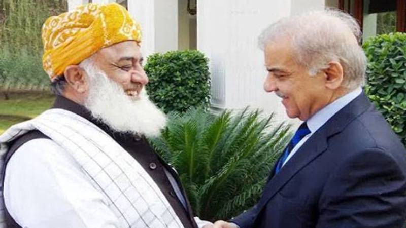 مدارس رجسٹریشن بل: وزیراعظم شہباز شریف کا مولانا فضل الرحمان سے رابطہ
