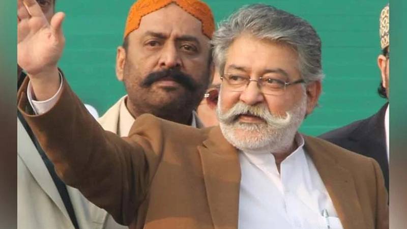 ہم ووٹ الف کو دیتے ہیں، حکومت میں ب آ جاتا ہے:پیر پگارا