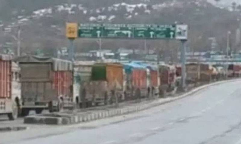 پاراچنار میں شاہراہ 74 روز سے بند، اشیائے ضروریہ کی قلت اور تعلیمی ادارے بند