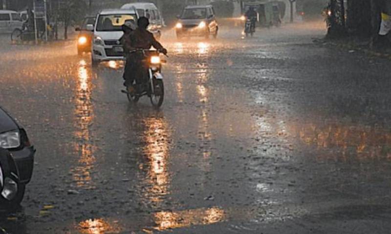ملک بھر میں سردی کی شدت میں اضافہ، پہاڑی علاقوں میں برفباری اور میدانی علاقوں میں بارش