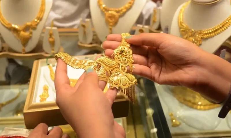 سعودی گولڈ مارکیٹ میں سونے کی قیمتوں میں کمی، پاکستان میں سونا مہنگا