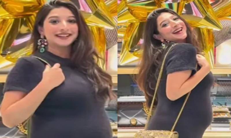 مریم نفیس کو سوشل میڈیا پر کرسمس تصاویر پر تنقید کا سامنا