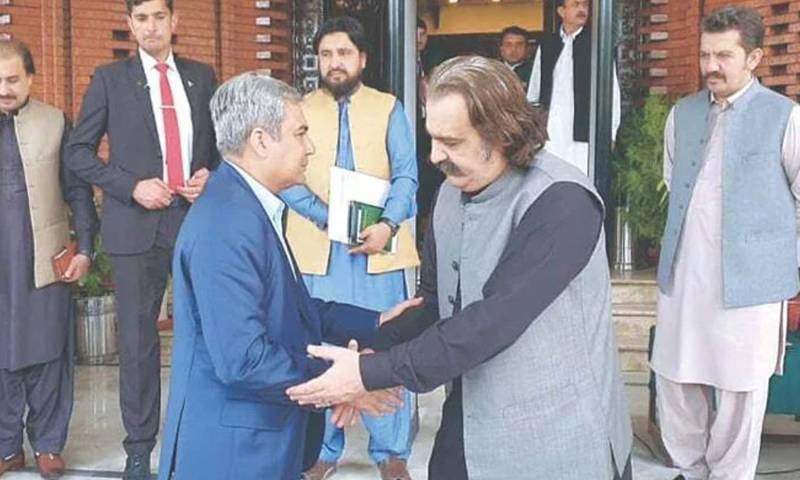 پشاور: اپیکس کمیٹی اجلاس کی تفصیلات، محسن نقوی اور علی امین گنڈاپور کے درمیان بات چیت