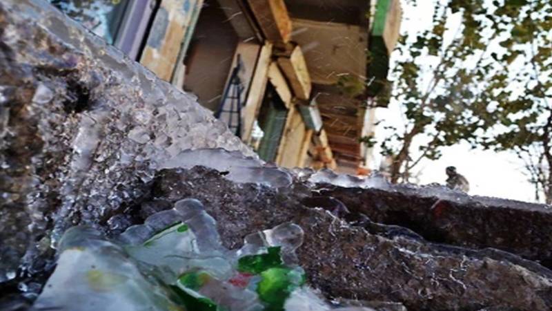 بلوچستان میں شدید سردی، کوئٹہ میں سڑکوں پر پانی جم گیا