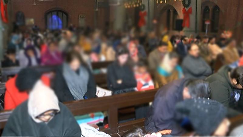 لاہور میں کرسمس کی مڈ نائٹ عبادات میں عالمی امن اور پاکستان کی خوشحالی کیلئے خصوصی دعائیں