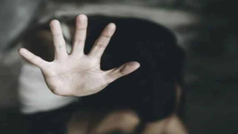 خواتین کے ساتھ زیادتی اور ویڈیوز بنانے والا جعلی پیر گرفتار