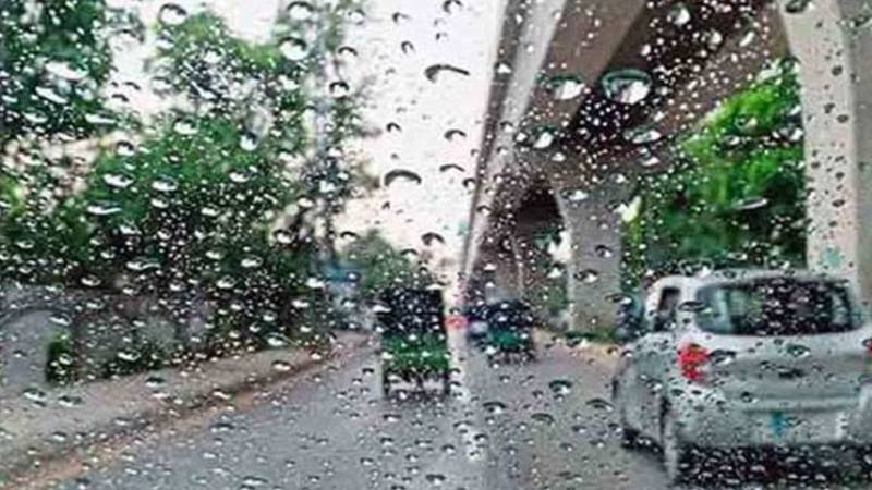 لاہور میں بوندا باندی اور ہلکی بارش سے سردی کی شدت میں اضافہ