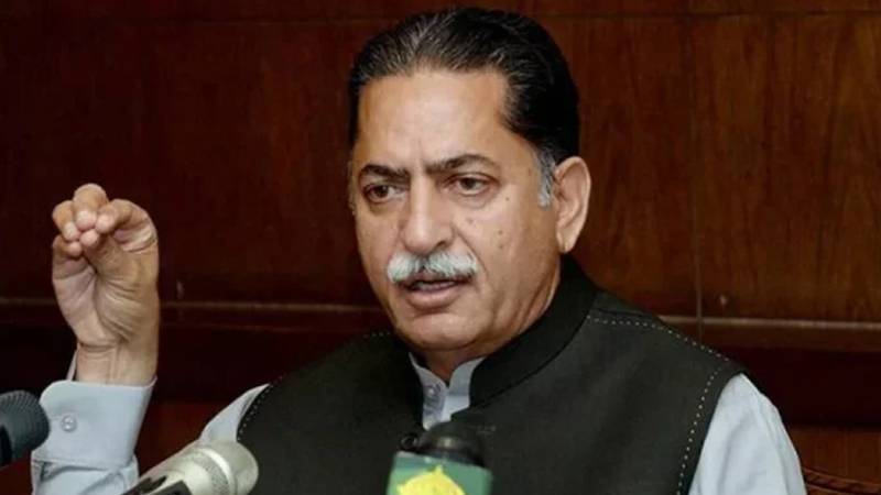 کیوں نہیں کہتے کہ بانئ پی ٹی آئی کو چھڑوانے کے لیے دباؤ ہے؟:جاوید لطیف