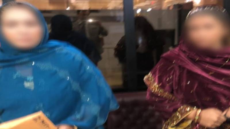ایف آئی اے نے سعودی عرب جانے والی دو خواتین کو گداگری کے الزام میں گرفتار کرلیا۔