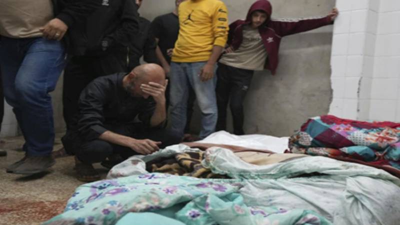 اسرائیلی بمباری میں غزہ کے اسپتالوں پر حملے، 50 فلسطینی شہید