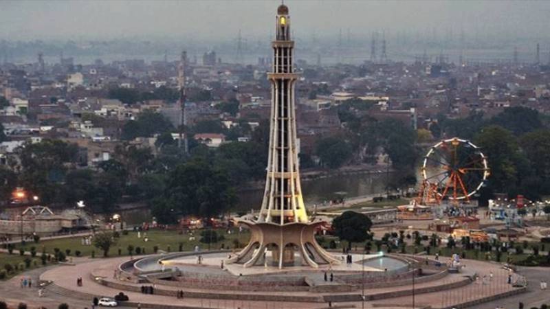نئے سال کی آمد پر لاہور کی روشنیوں میں اضافہ، ڈی سی لاہور کا ترقیاتی عزم