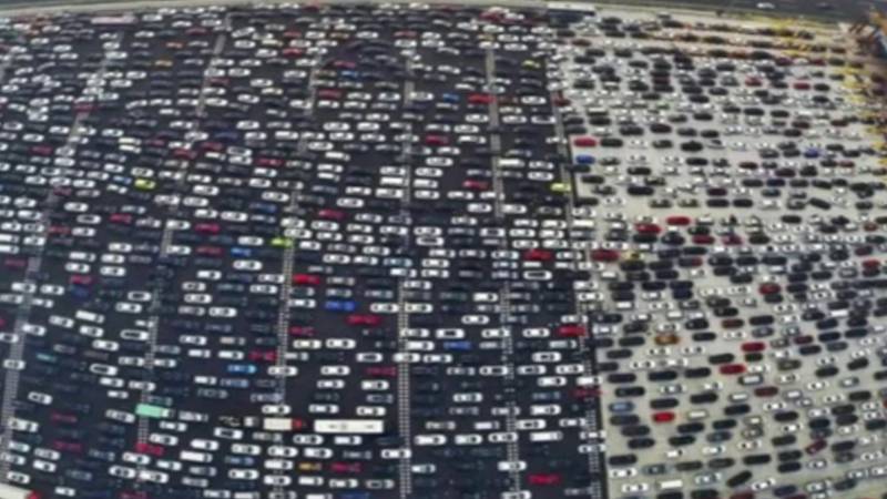 تاریخ کا سب سے طویل ٹریفک جام: چین میں 100 کلومیٹر طویل جام 12 دن تک جاری رہا