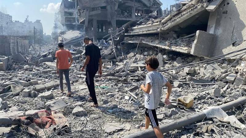 غزہ: اسرائیلی حملے جاری، 10 فلسطینی شہید، سیکڑوں شیلٹرز زیرِ آب