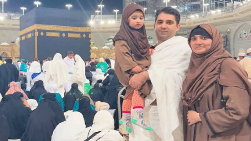 پاکستانی ڈراموں کی معروف اداکارہ کرن تعبیر نے نئے سال کا آغاز عمرہ کی ادائیگی کے ساتھ کیا