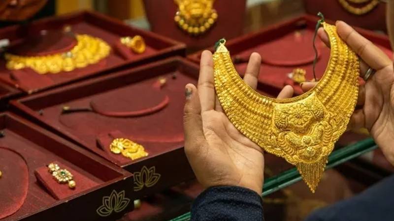 پاکستان میں سونے کی قیمت میں 1200 روپے فی تولہ کمی